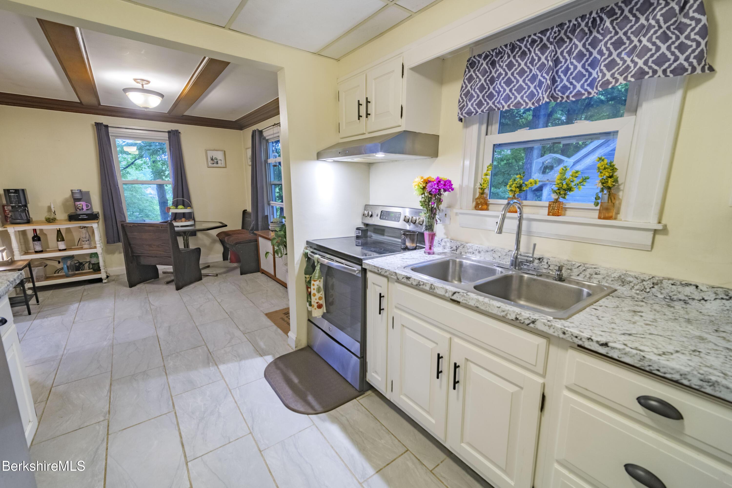 Image 2: Kitchen