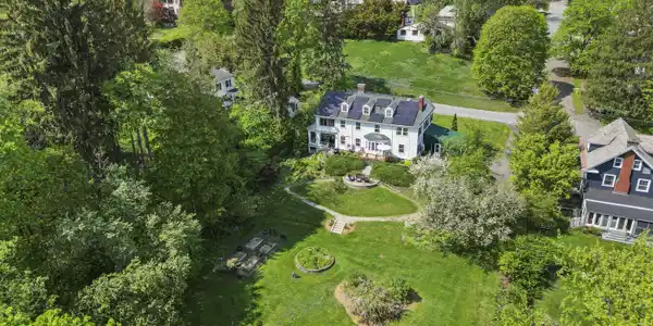 68 Colt Rd