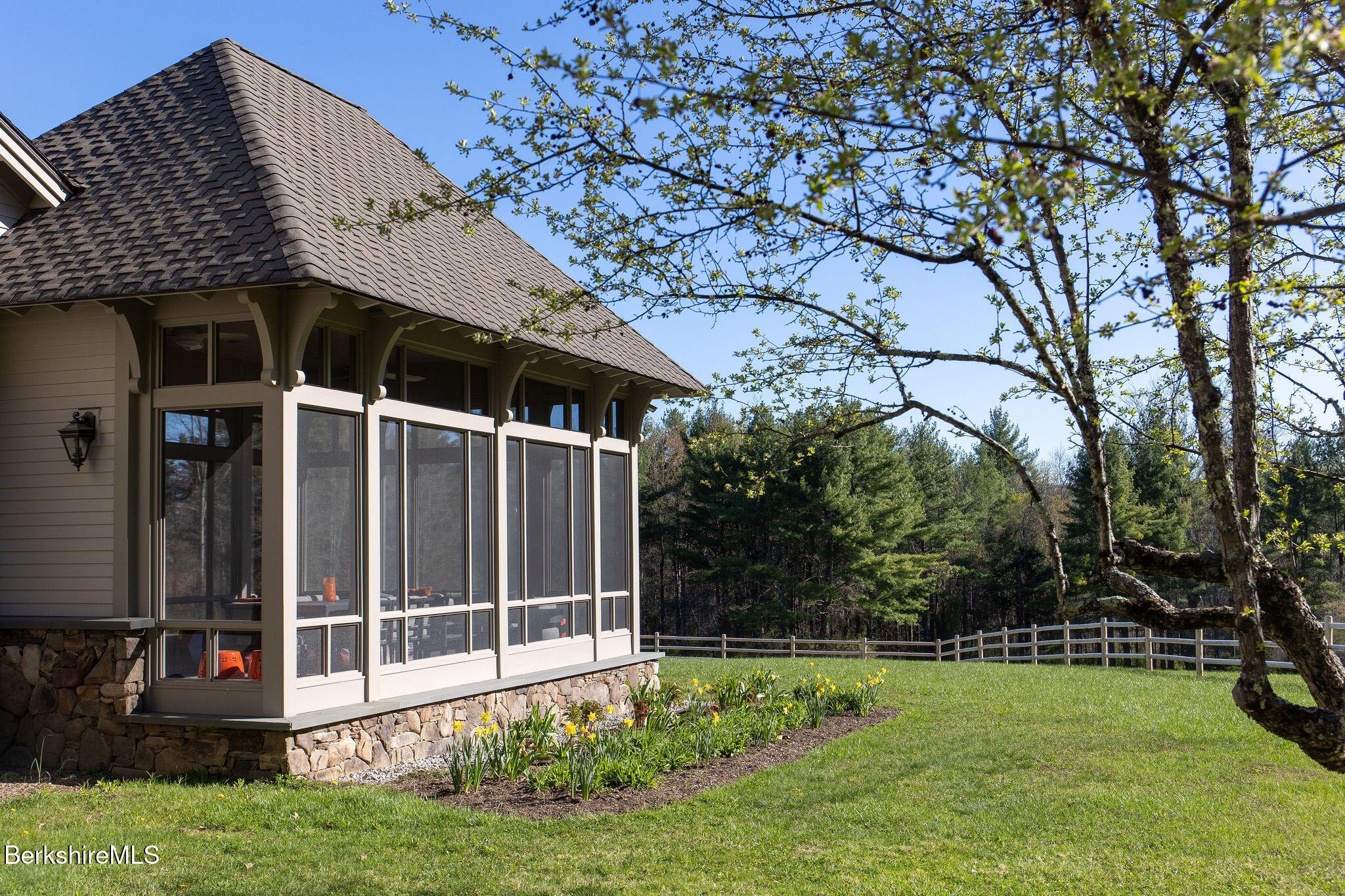 Image 3: Exterior
