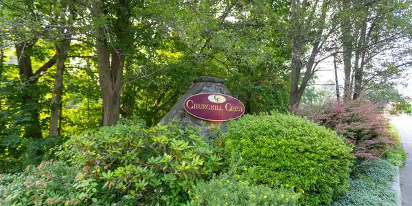 42 Churchill Crest