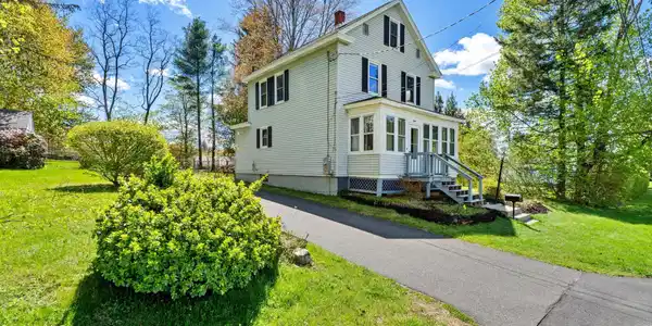 8 Mohegan St