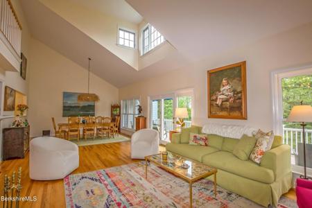 1136 Barker Rd