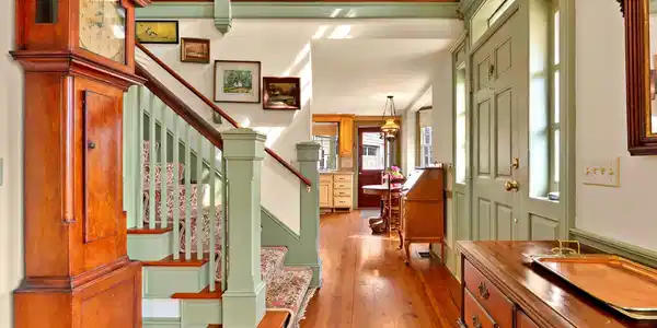 Image 2: LRHRLiving Room- 05