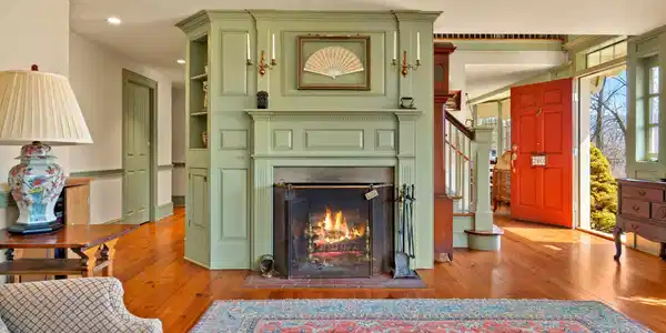 Image 3: LRHRLiving Room- 01