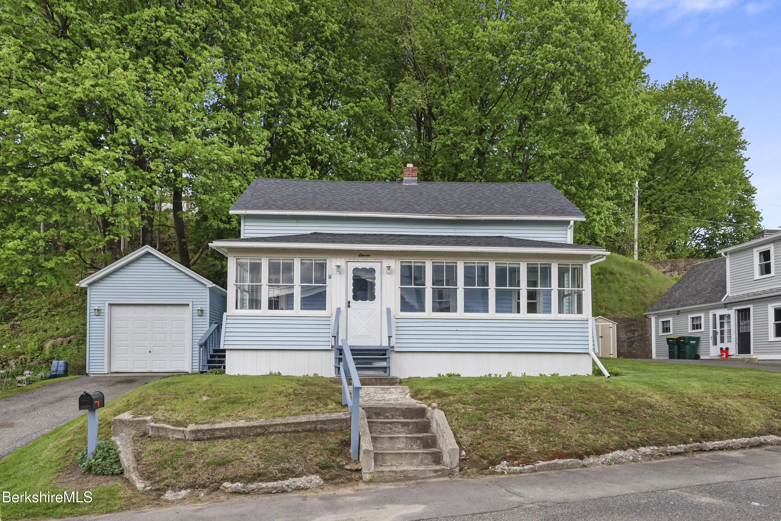 Image 1: 5 Exterior Front