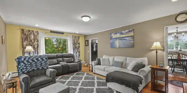 Image 3: Living Room