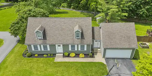 4 Faucett Ln