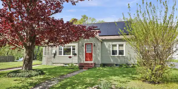 Image 3: 10 Exterior Front