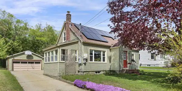 Image 4: 15 Exterior Front