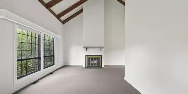 Image 4: 20 Living Room