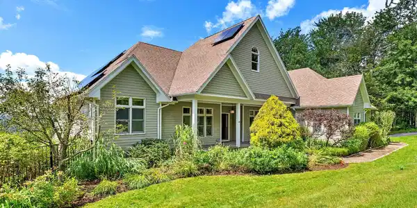 10 Lafayette Dr