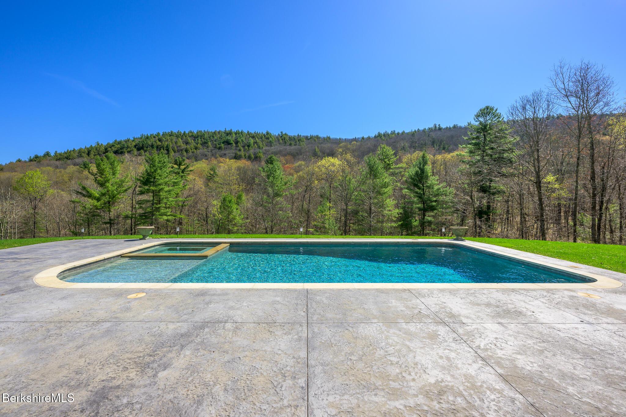 Image 3: Pool