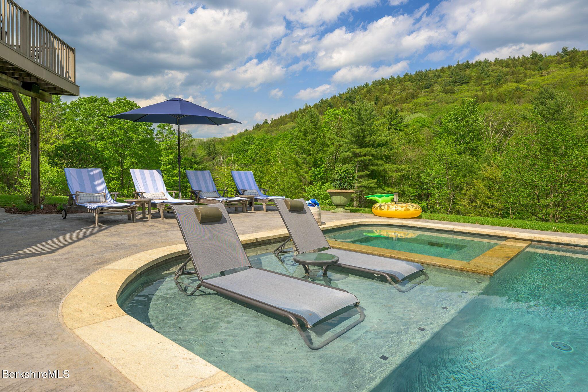 Image 4: Pool
