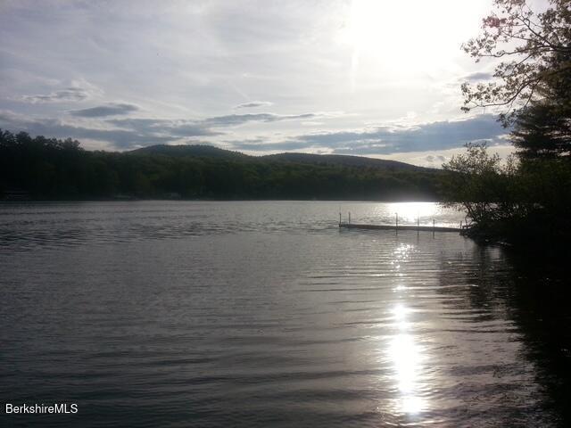Image 3: Lake Buel