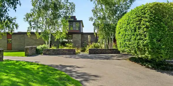 Image 3: Front View