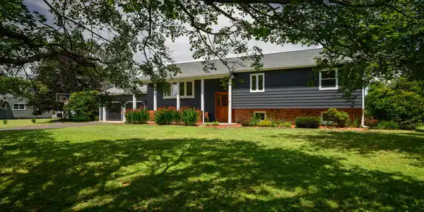 140 Longview Ter