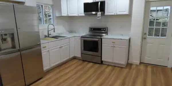 Image 3: Kitchen