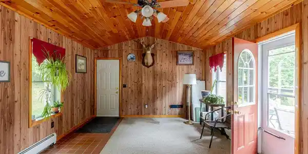Image 4: Wood paneled breezeway