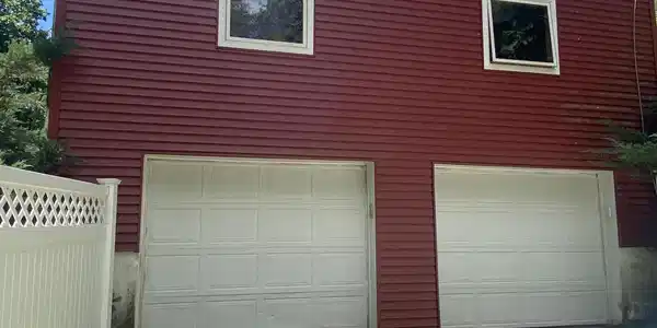 Image 3: Garage