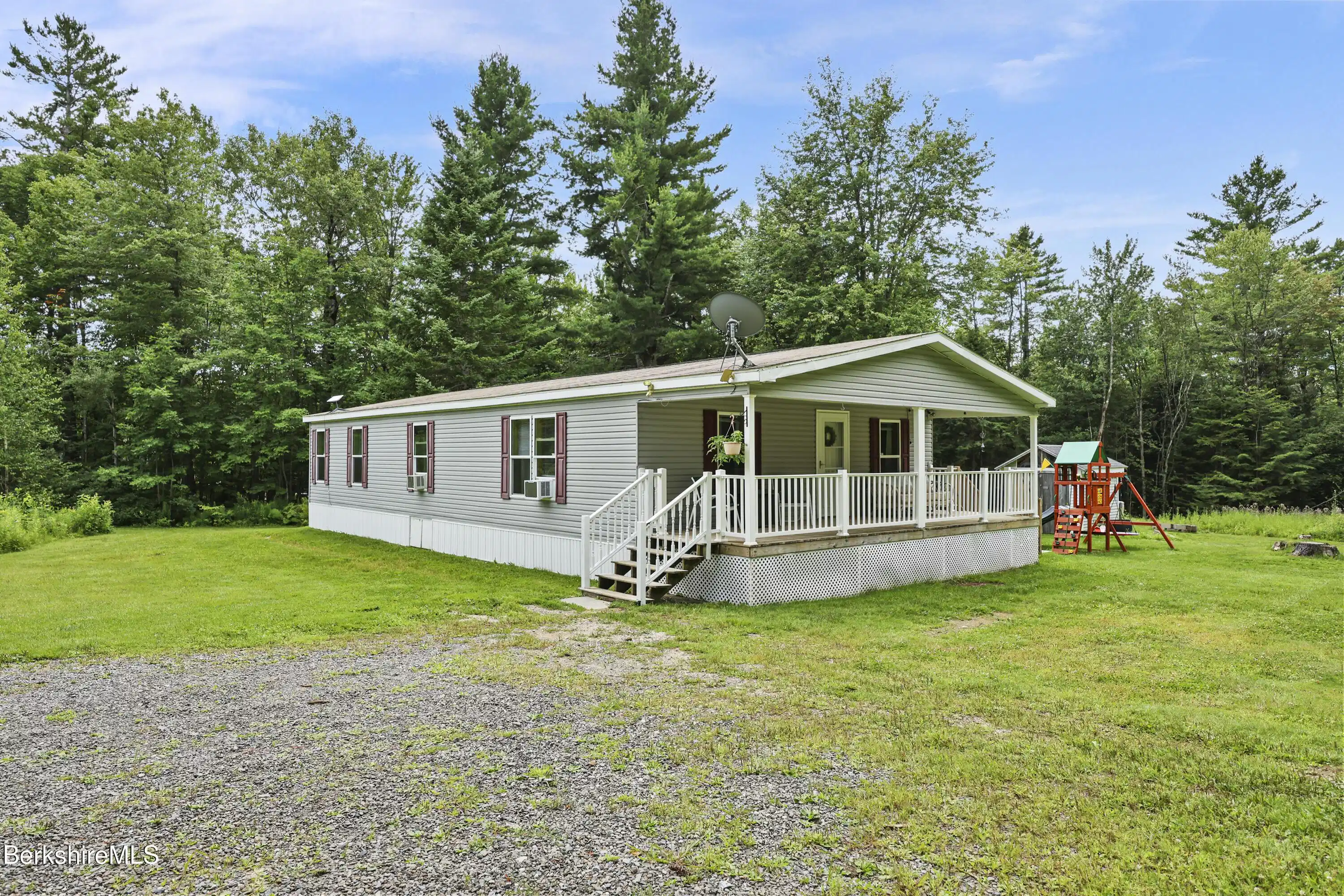 Image 1: 15 Exterior Front