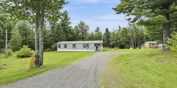 Image 2: 5 Exterior Front