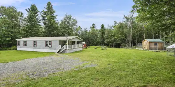 Image 3: 10 Exterior Front
