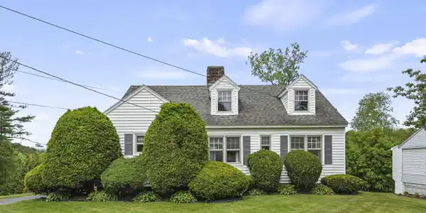 44 Jason St