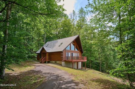 153 Hawley Rd East