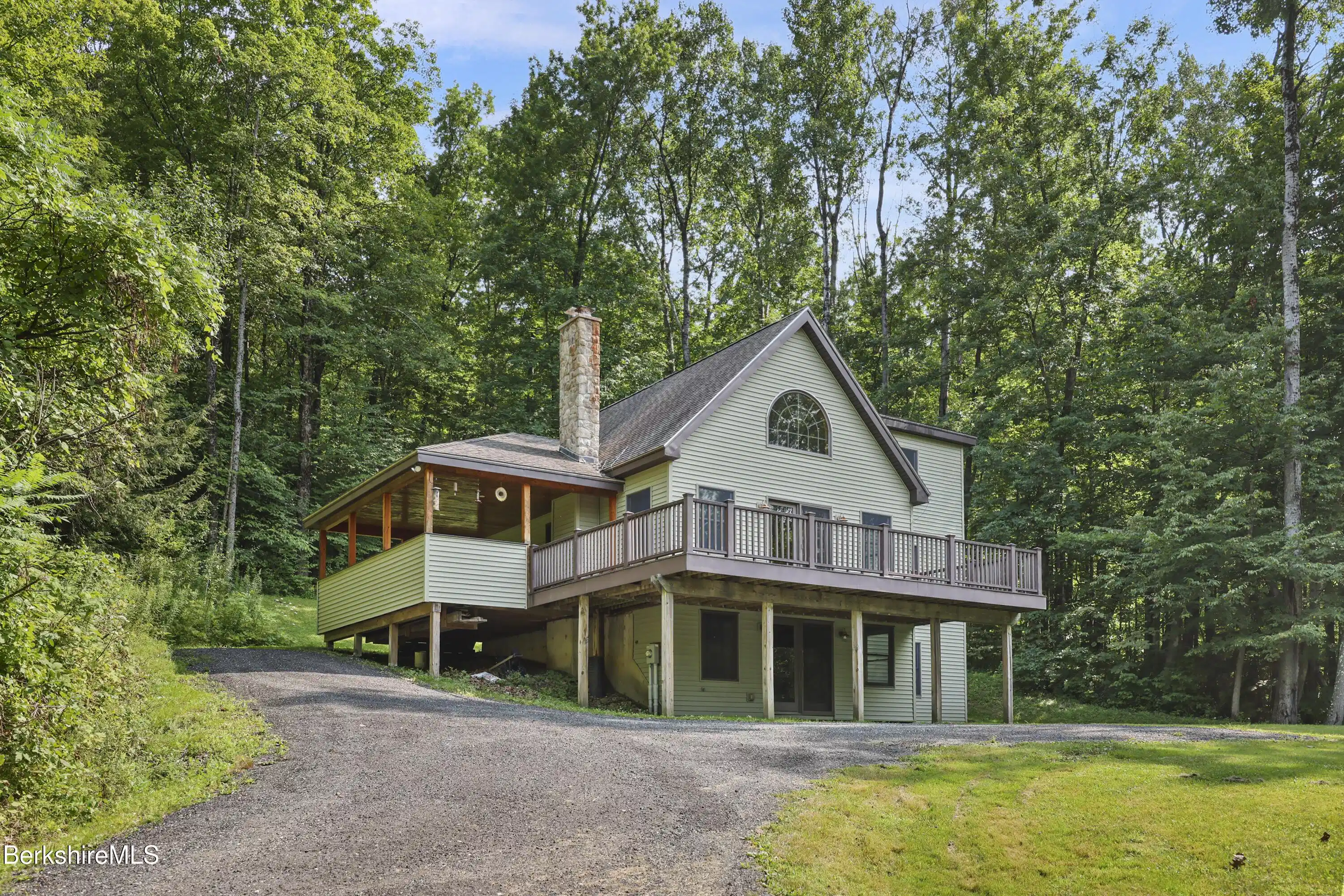 Image 1: 5 Exterior Front