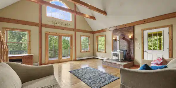 Image 3: 70 Living Room