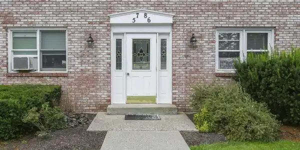 4 Onota Ln