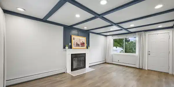 Image 4: Living Room