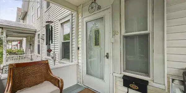 Image 3: 15 Front Porch