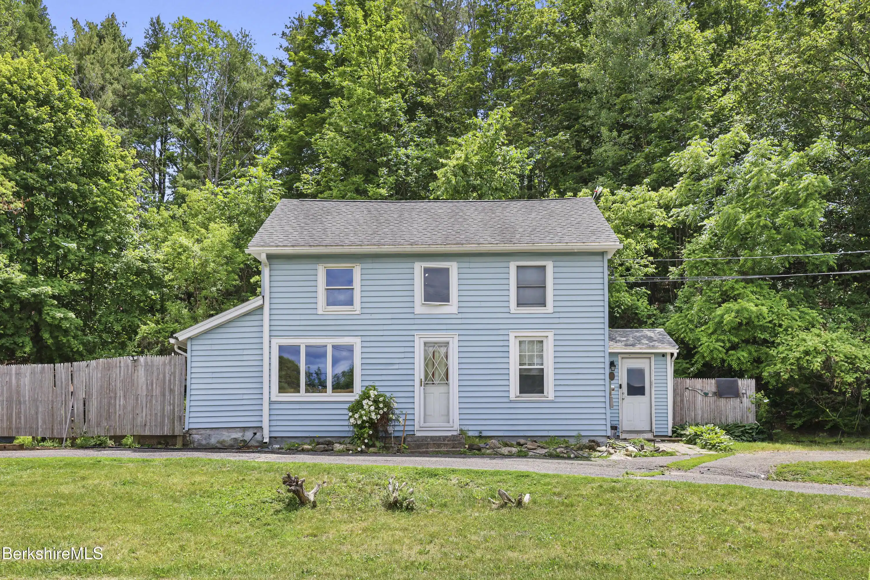 Image 1: 5 Exterior Front