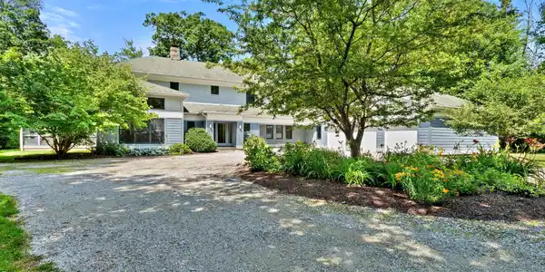 16 Old Tree Farm Rd