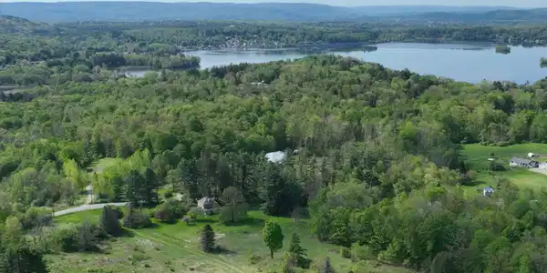 Image 3: short distance to Pontoosuc Lake