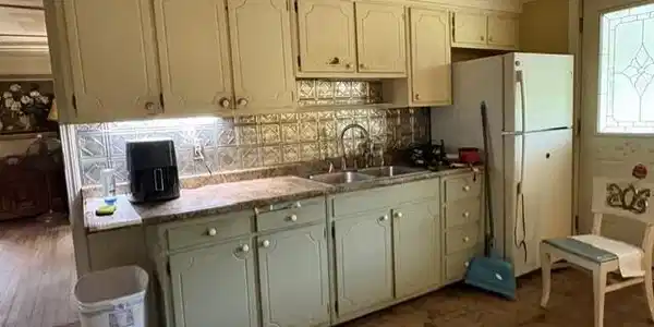 Image 3: Kitchen
