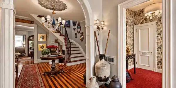 Image 4: Foyer