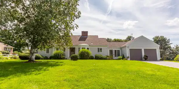 Image 3: Front yard