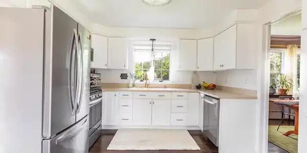 Image 4: Kitchen