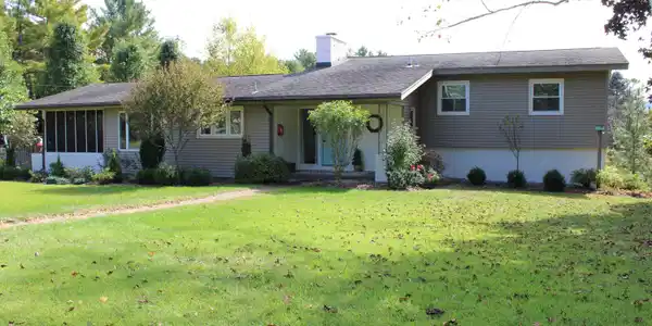 4 Loumar Dr