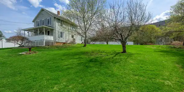 25 W Pine St