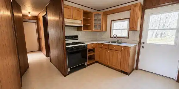 Image 3: Kitchen