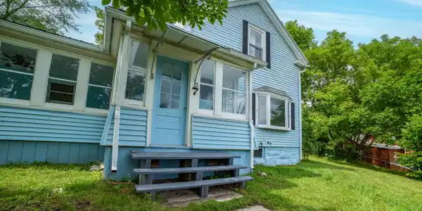 7 Hughes St