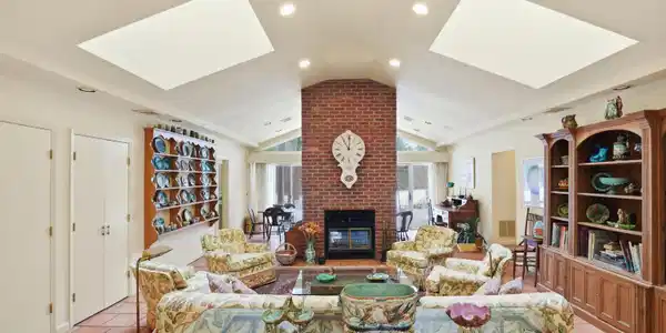2 Saint Andrews Ct