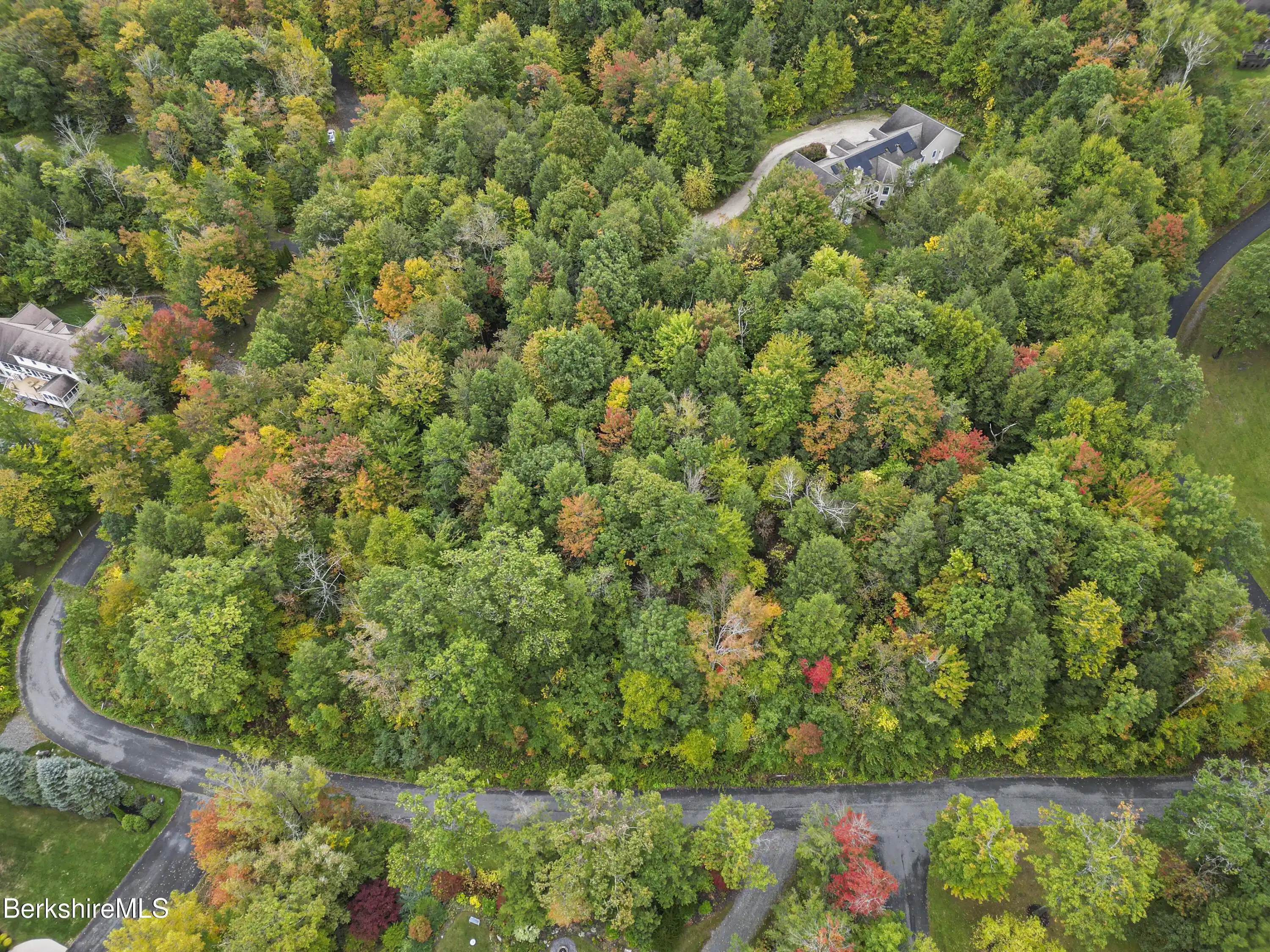 Image 1: 905 Aerial View