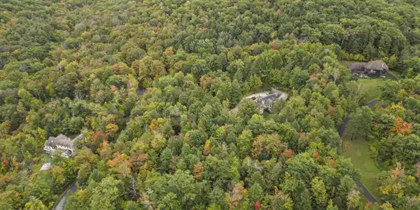 Image 4: 910 Aerial View