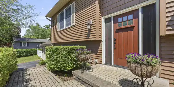 Image 3: 20 Front Entry