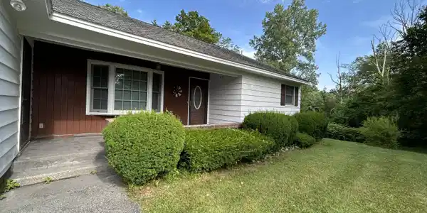 Image 2: Entry