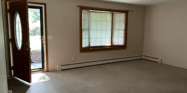 Image 3: Living Room